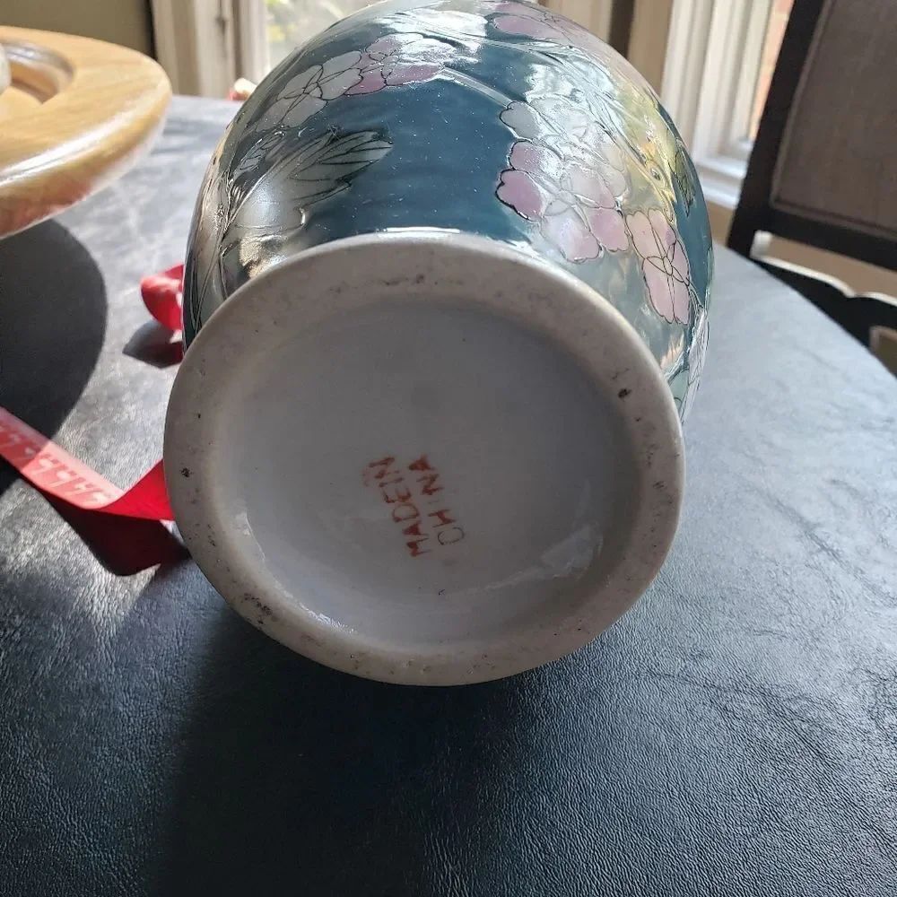Vase   - Picture 9 of 11
